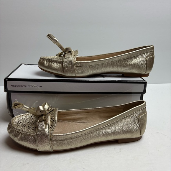 Alex Marie Shoes - NWT Alex Marie Gold Courtney Totes Gold Moccasin Flats Women’s size 9.5 Leather